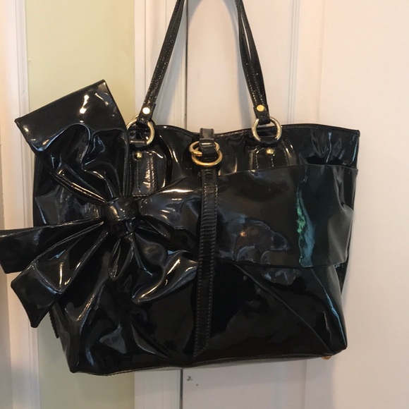 Valentino Garavani Handbags - Valentino Garavini Signature Bow Patent Bag